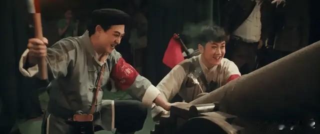 追电视剧《主角》到第12集，有个问题没弄明白：胡三元反复测试火炮，曾用鸡、稻草人
