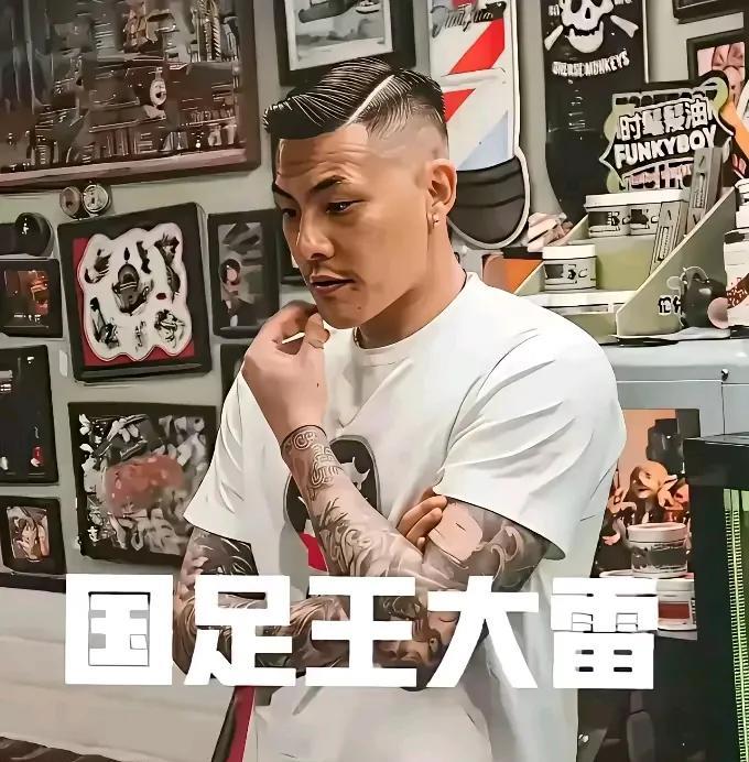 为什么国足球员一律要把发型搞成这个样子呢！这是有他的职业道理的，如果发型蓬松会