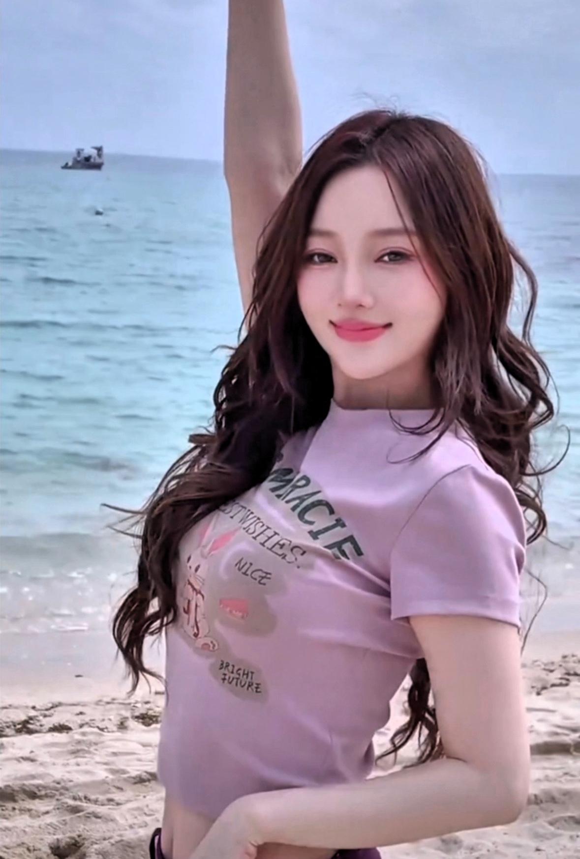 李小璐现在应该已经深刻体会到了。她虽然在演艺事业上曾经达到过很高的成就。但