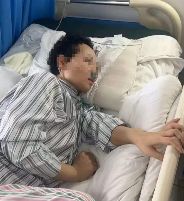 全网泪崩！高考结束父亲才敢说：你妈妈11天前就走了。6月9日下午5点，高考最后一