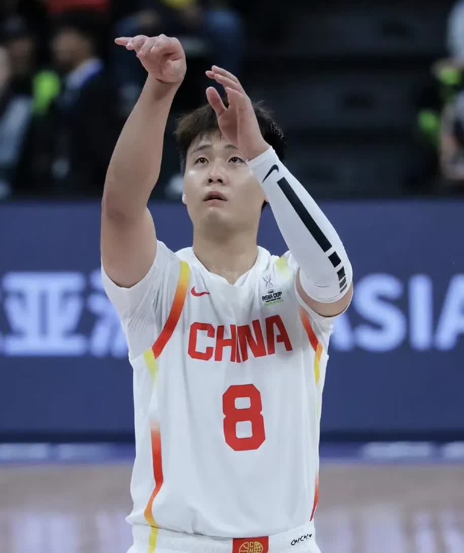 谁敢要赵睿？昨天男篮热身赛，赵睿的三分、突破、传球，感觉场场有点像神来