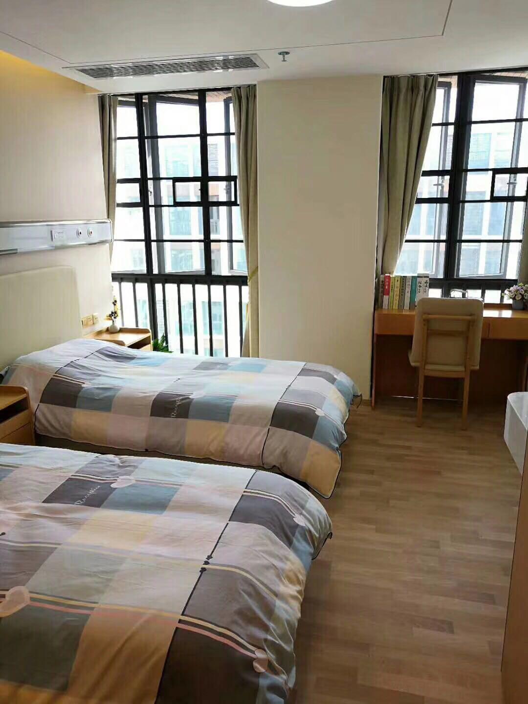 你的养老金够进养老院吗？今天去看了成都的两家养老院。条件好点的一家，失能老人