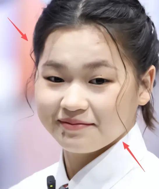 全红婵线下活动，长胖显壮穿搭踩雷，19岁紧张模样太真实全红婵刚官宣个人全球