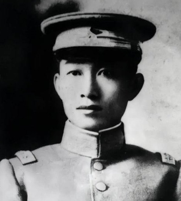1904年，22岁的蔡锷迎娶29岁的刘长姑，可是等花轿到了门口，新娘却坚持不肯出