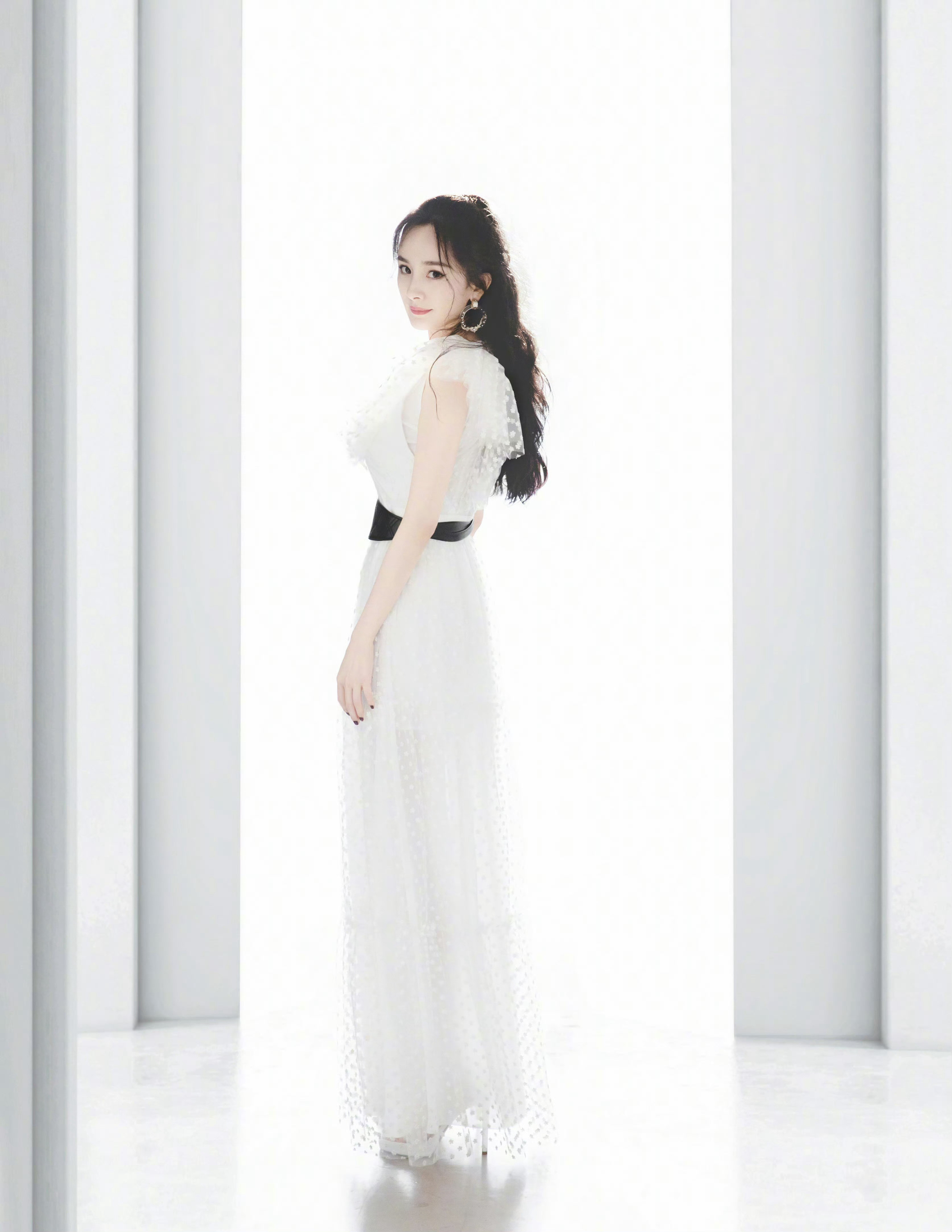 杨幂一字带穿的好好看👠