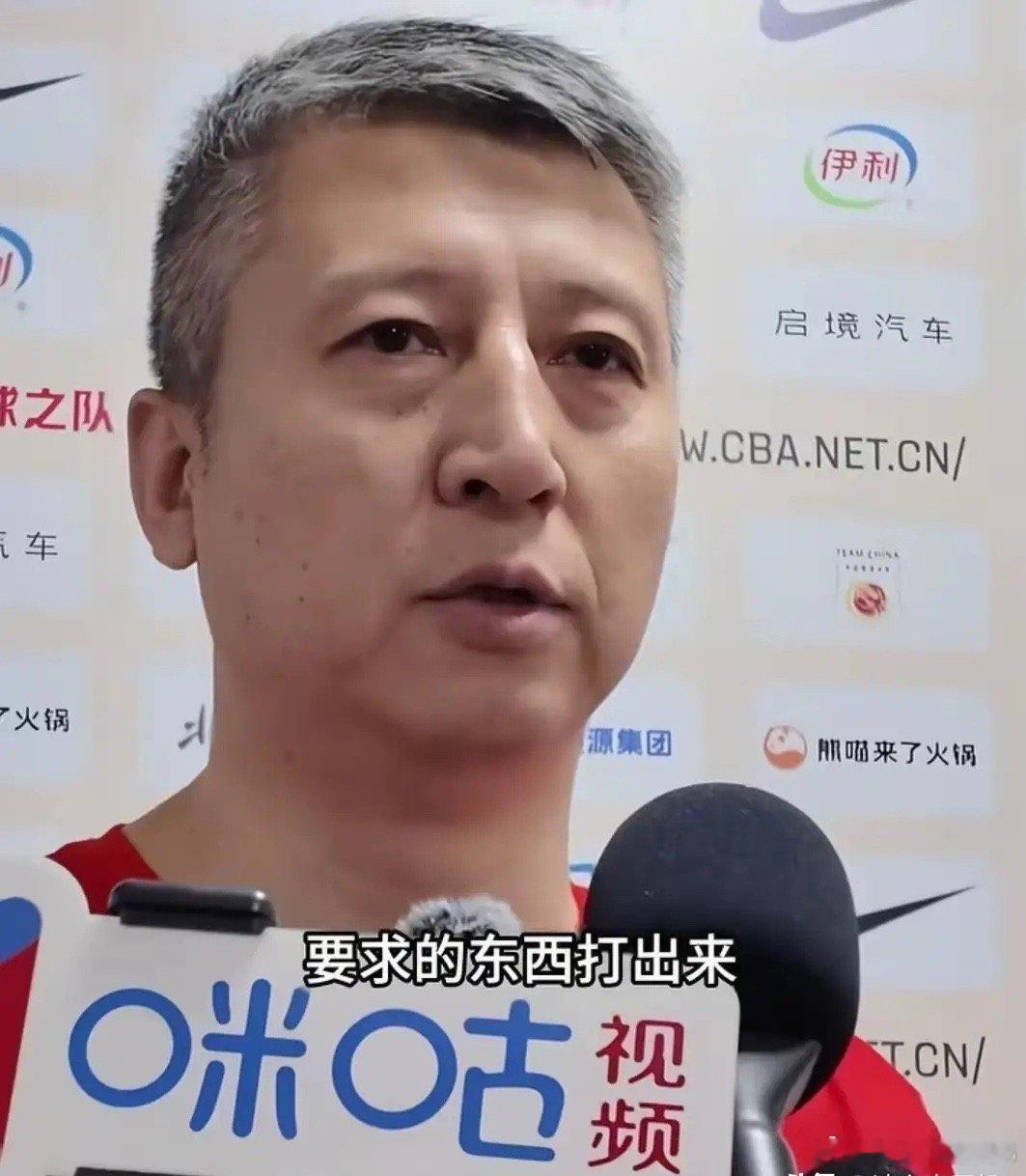 男篮惨败！揪出五人表现最差，输球该负主要责任。1、赵继伟身材所限，从年轻时在国际