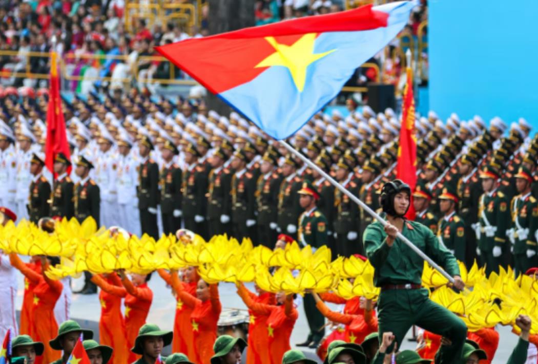 越南人庆祝越南战争结束五十周年，解放军今年首次参与阅兵4月30日是越南南方