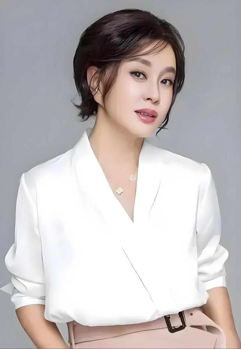 刘晓庆刘晓庆综艺含泪吐真言：家人比骗子还狠，75岁深陷5场官司太让人心疼一