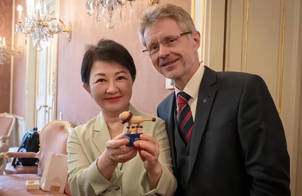 卢秀燕这趟访欧，本来是想给2028补课的。结果课没补成，先被捷克人坑了一道！