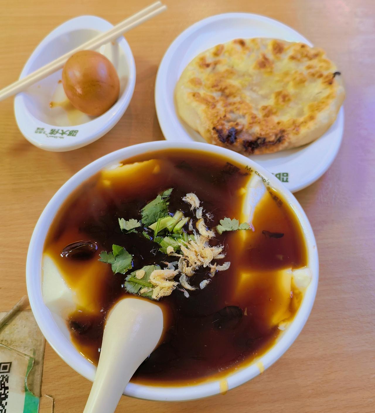 我65岁，糖尿病，每天吃完早饭要不去趟卫生间，白天屁就特别多，拉出去就好了。医生