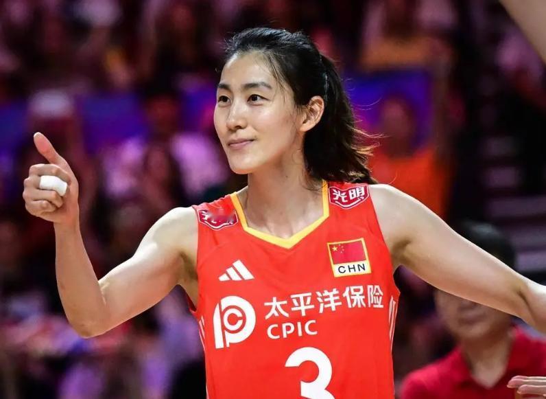 ☁中国排协今年干得最绝的一件事，就是硬把老将刁琳宇给拽回了国家队。看了今年