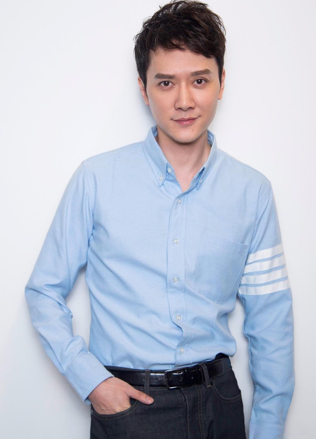 冯绍峰怎么也想不到吧，离婚4年的他，居然还有被网友拉出来夸奖的一天，网友们都