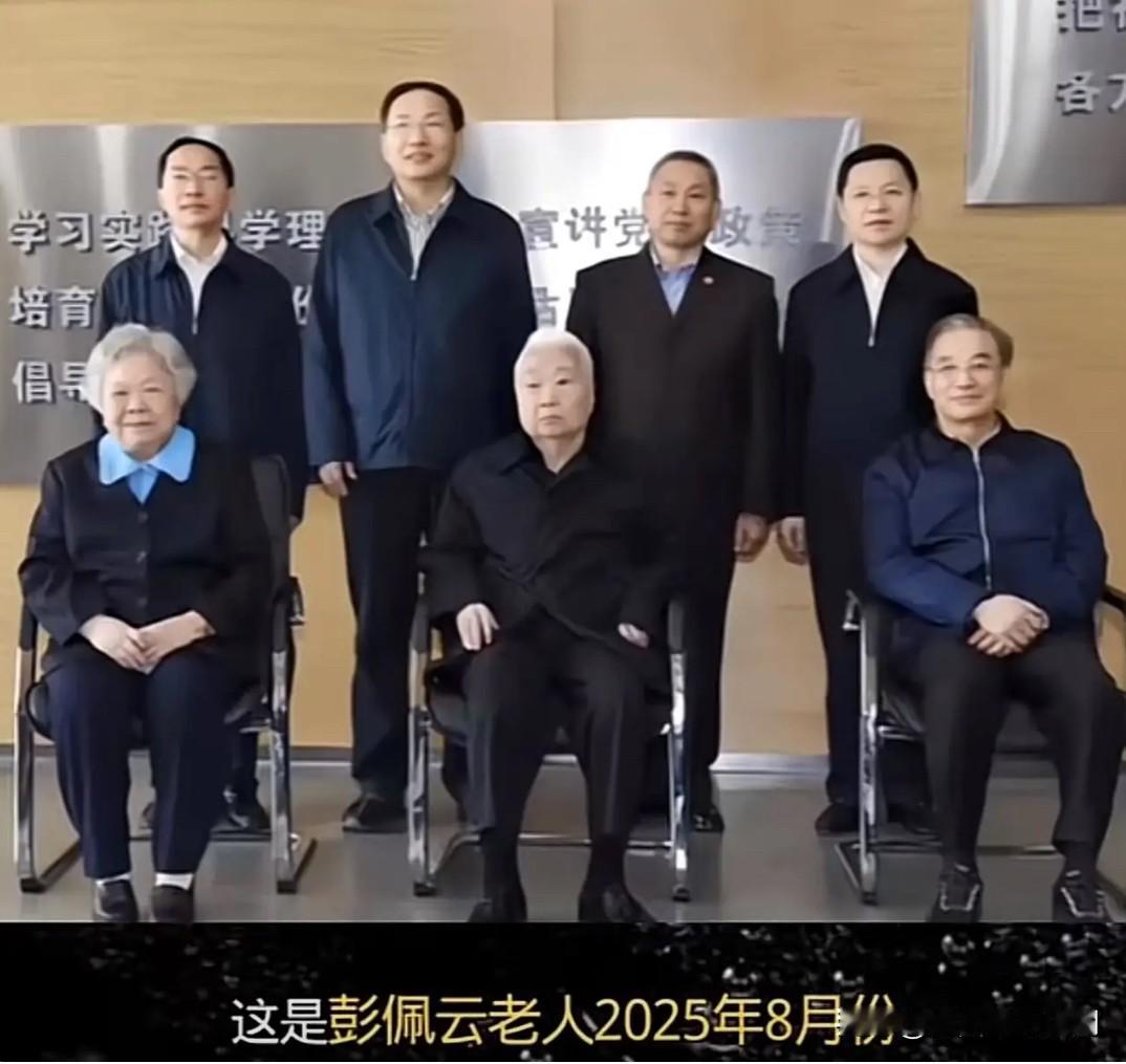 王汉斌曾担任彭真同志秘书，后任全国人大常委会副委员长，新中国法制建设核心奠基人，