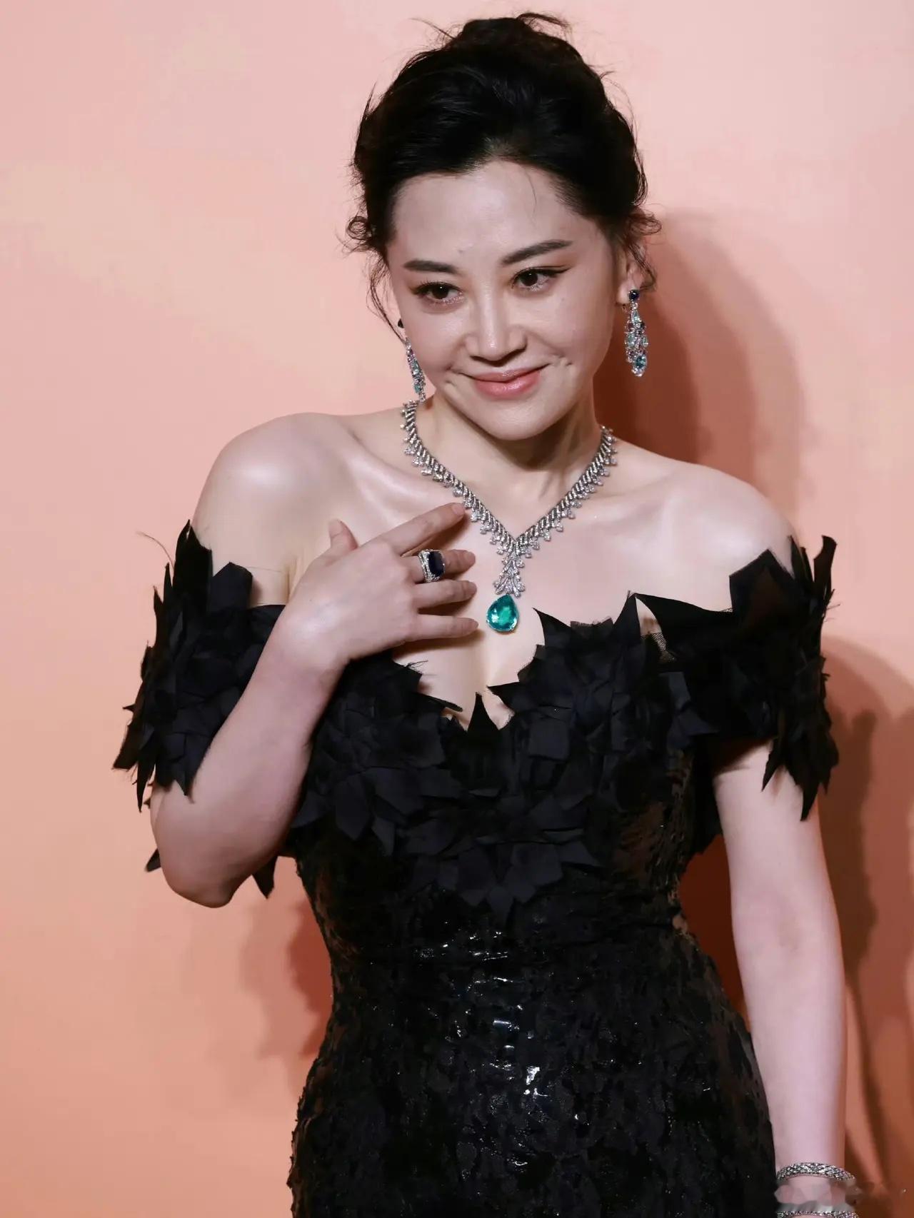 许晴这身材保持得，说是30多岁也有人信吧？​​​