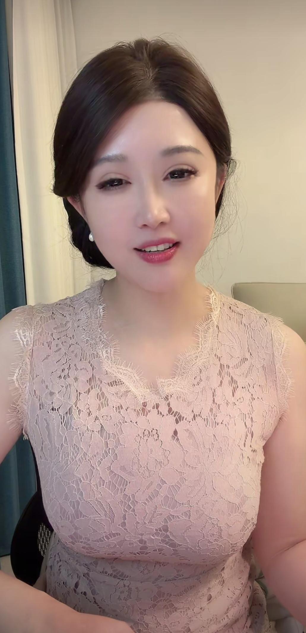 粉红系甜美佳人，一眼情深。甜美小可人