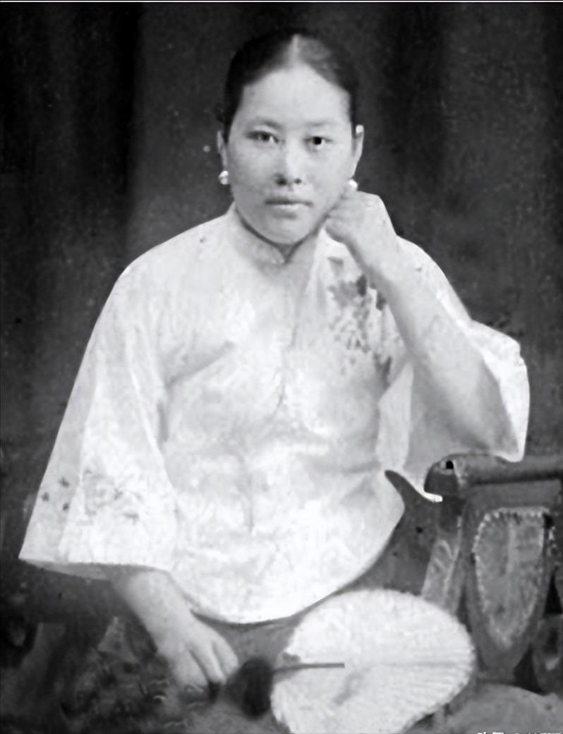 1925年末，孙传芳下令处决被俘的施从滨，手下劝说：“我们打内战，对待俘虏不宜杀