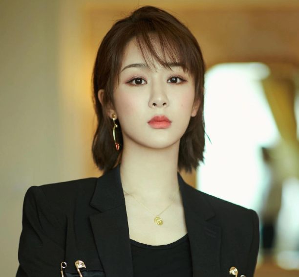 演员杨紫近期动态热播与待播作品2025年是杨紫的丰收之年，她主演的《锦绣芳华