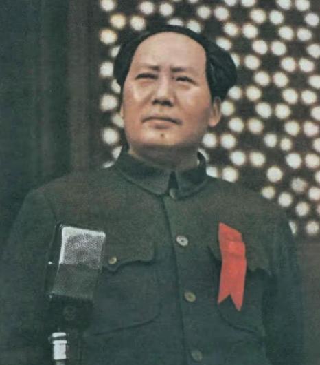 千万不能打美国！当年抗美援朝时，很多人反对打仗，他们怕美国原子弹、怕16国联军