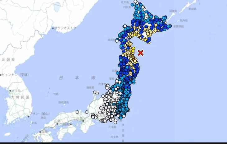 日本政府在青森县北部海岸发生7.6级大地震后发布海啸预警日本地震日本气象厅8日