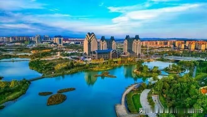 贵安新区未来发展！！！从目前贵阳强省会方向，重点还是贵安新区，目前地铁已通，