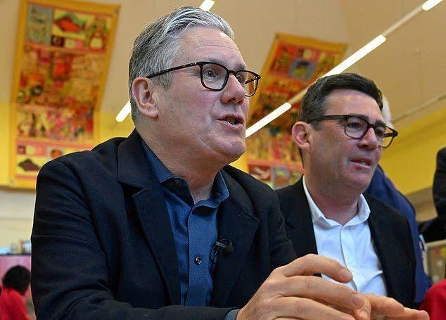 【英国内阁密谋“特洛伊木马”计划，欲将首相的对手偷运回来取代他】英国大臣们正