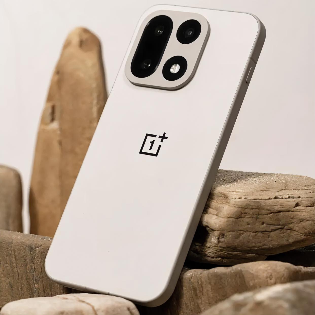 终于等到！一加15T全面曝光，手感性能双封神网传一加15T核心信息全面流出