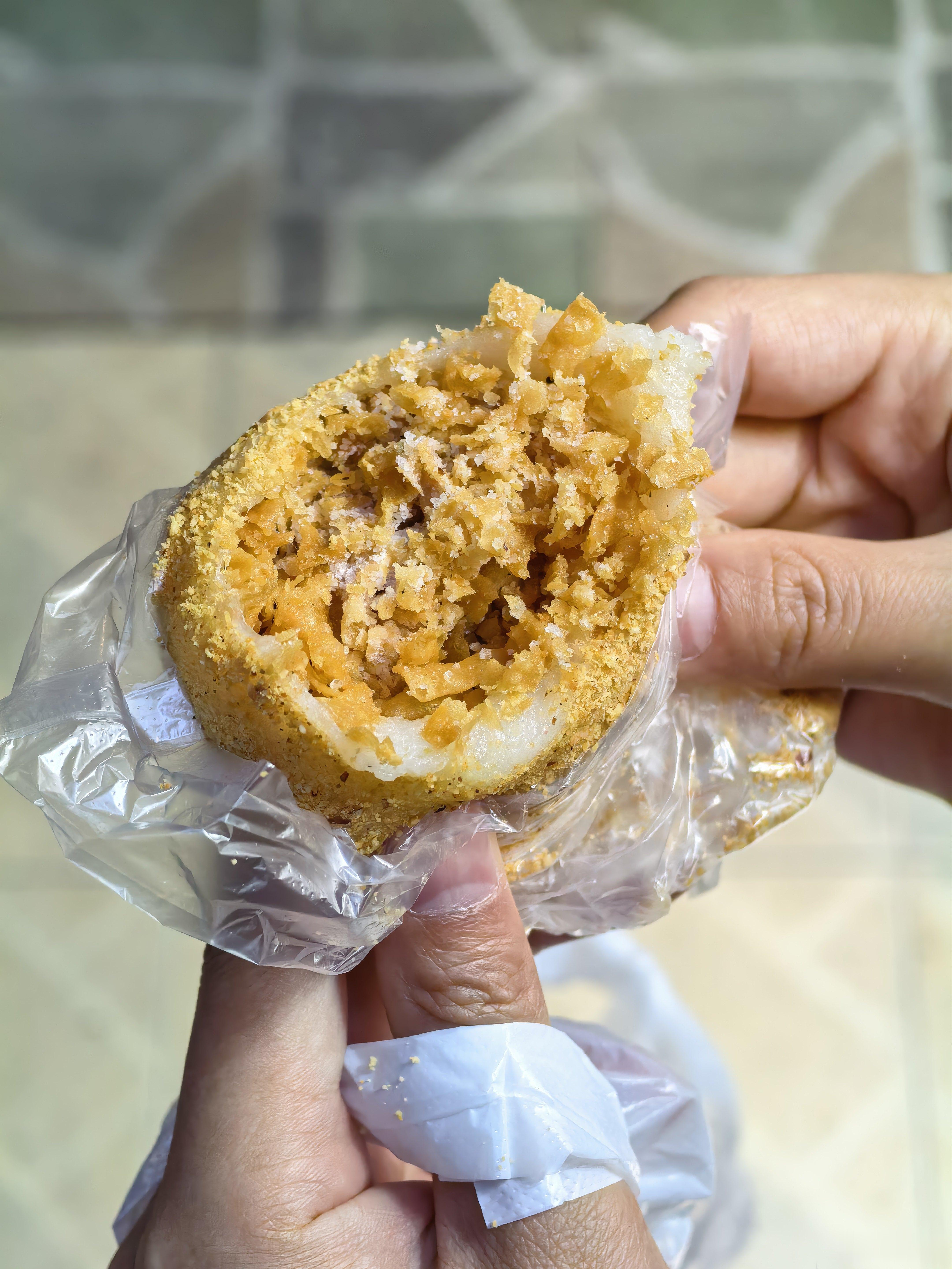 石鼓路的麻糍，去年还比我拳头大，现在分量是肉眼可见的小了…