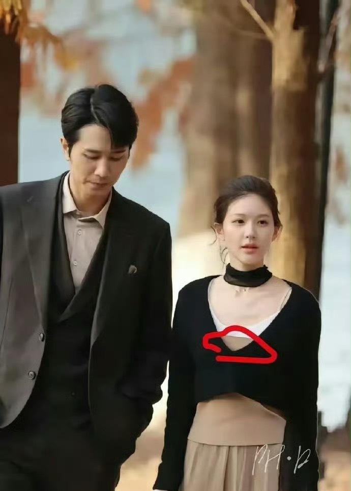 我一直以为衣服是镂空的，原来是叠穿，还是三层​​​