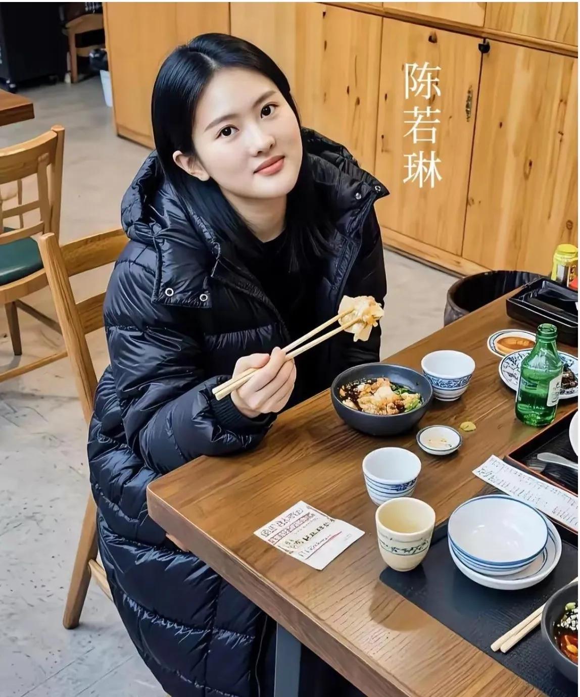 陈若琳的午餐，大水煮馄饨，开吃。