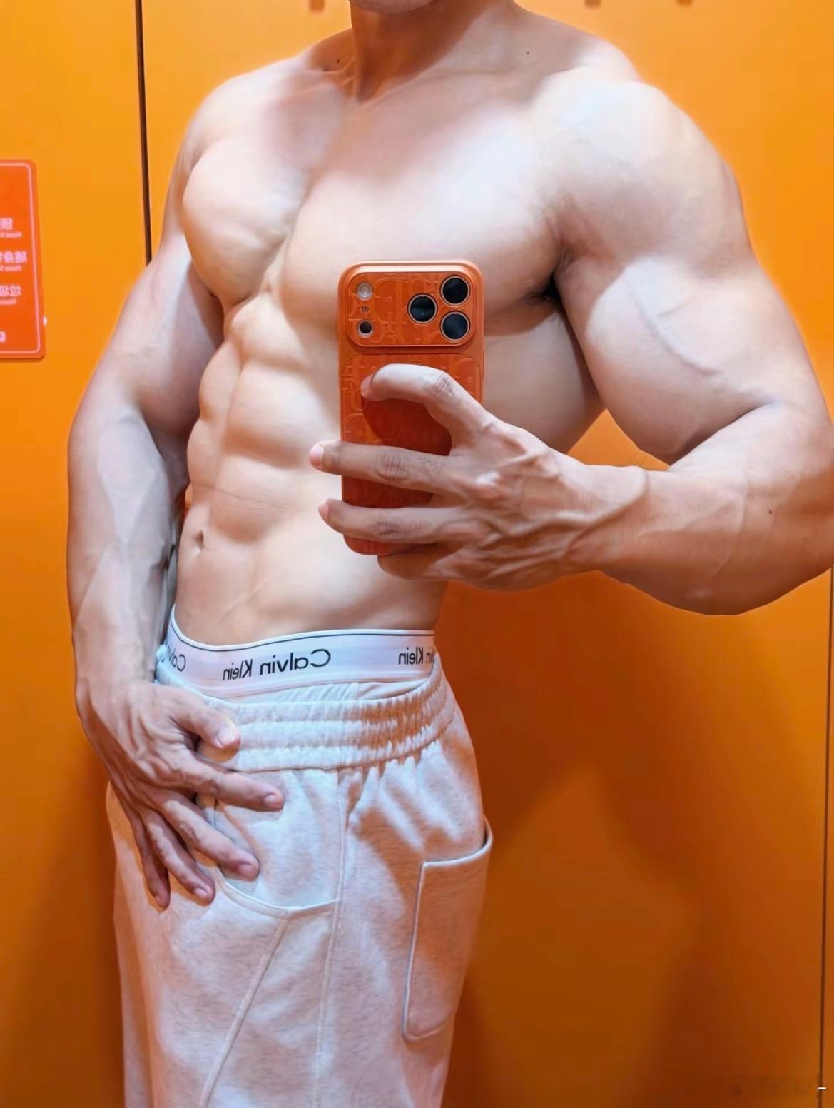 好想戳健身张宏涛​​​