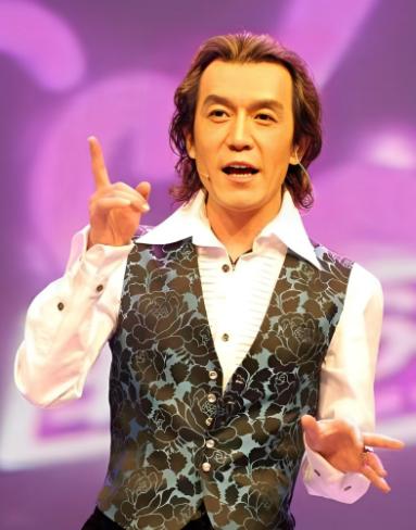 2018年，李咏去世后留下了亿万遗产，可这些钱他一分都没有留给老婆哈文，而是全部