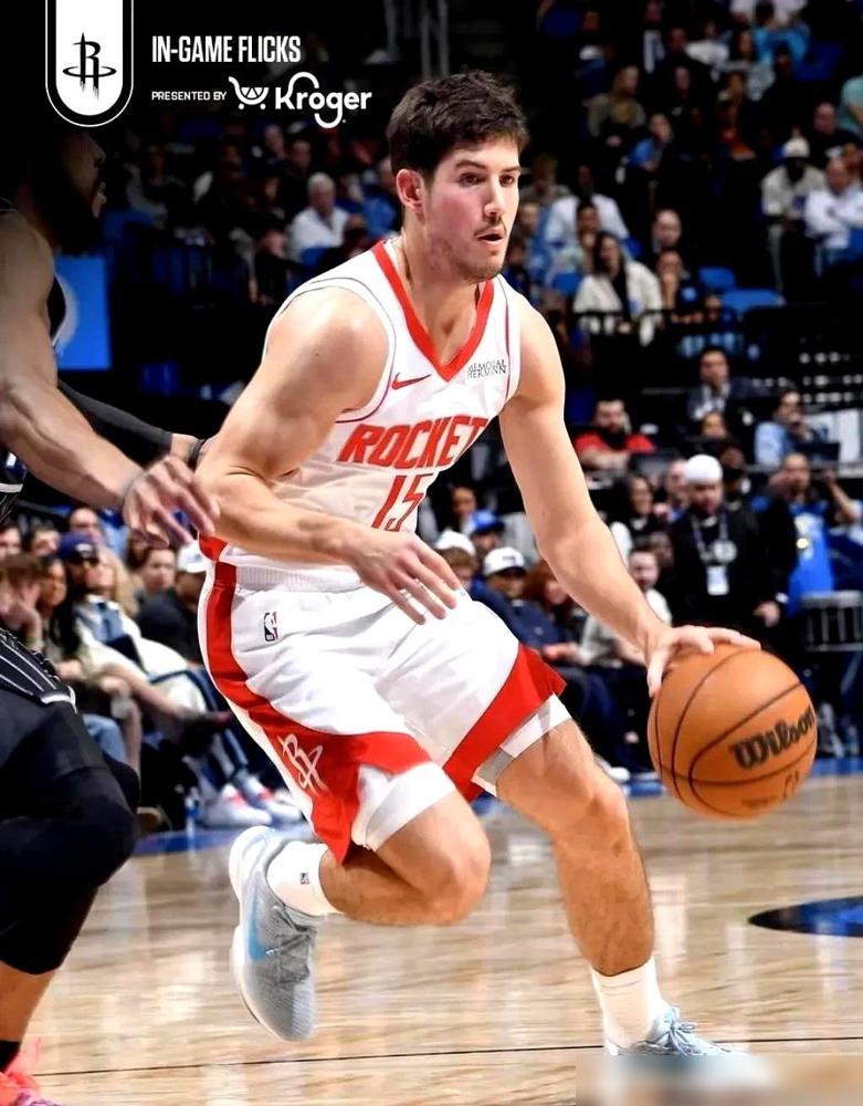 格林清空柜子去换杜兰特那天，休斯顿连个响儿都没听见。一扭头，球权被二年级的谢泼德