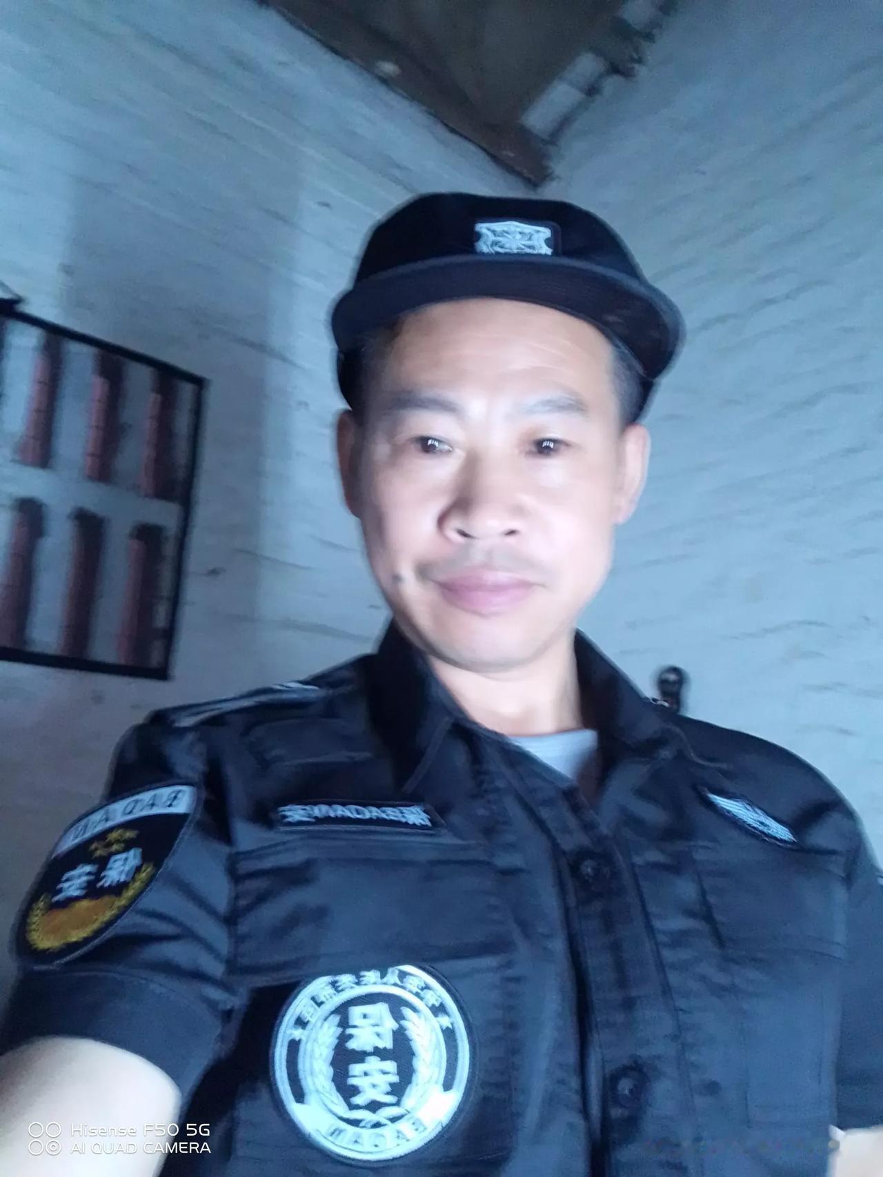 去小区做了一天保安，花了68块钱体检费，本来打算长期做下去的，这边物业公司可以领