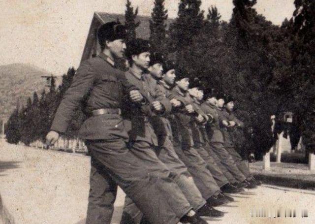 84年老山前线最狠铁规！老兵含泪揭秘：沾女人就去踩雷，绝非儿戏原陆军炮兵第