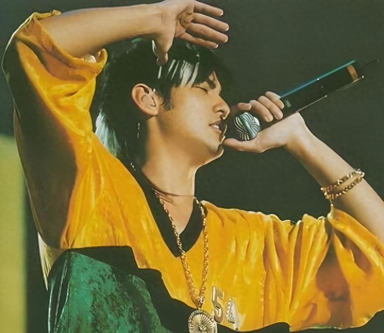 谁能想到，那个让一向霸气跋扈的“首富之子”王思聪秒变害羞小迷弟、稳坐华语乐坛龙椅