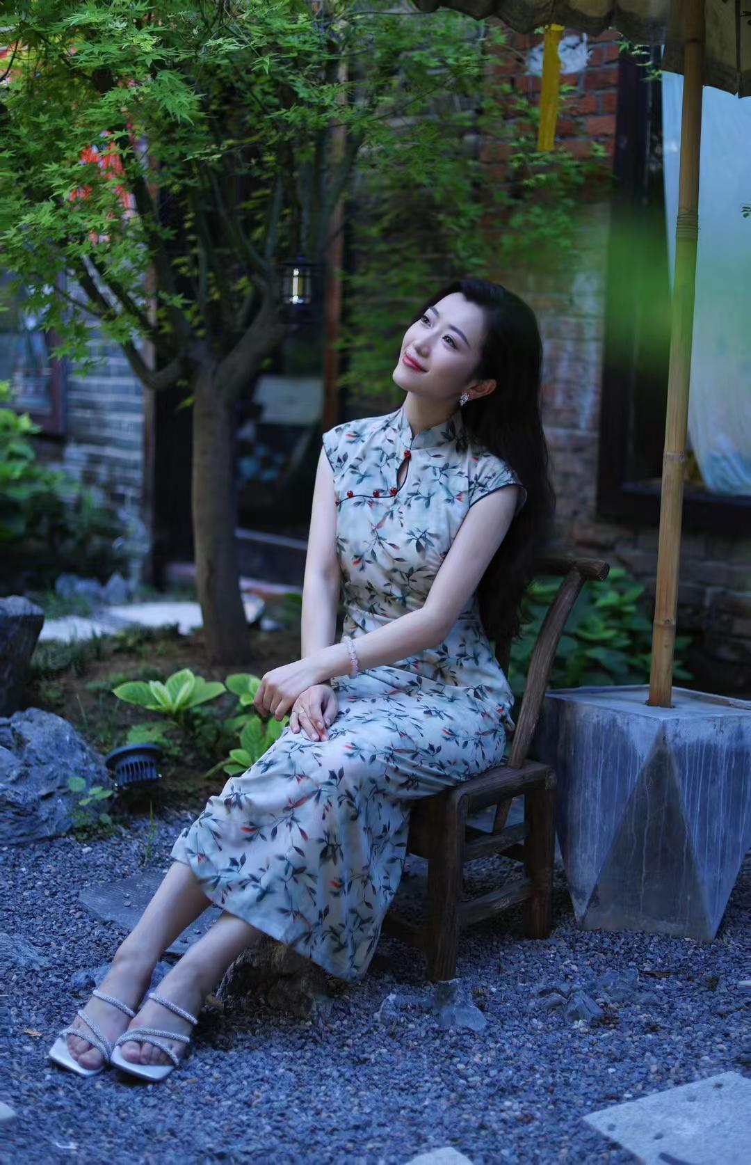 文艺复古旗袍复古碎花旗袍