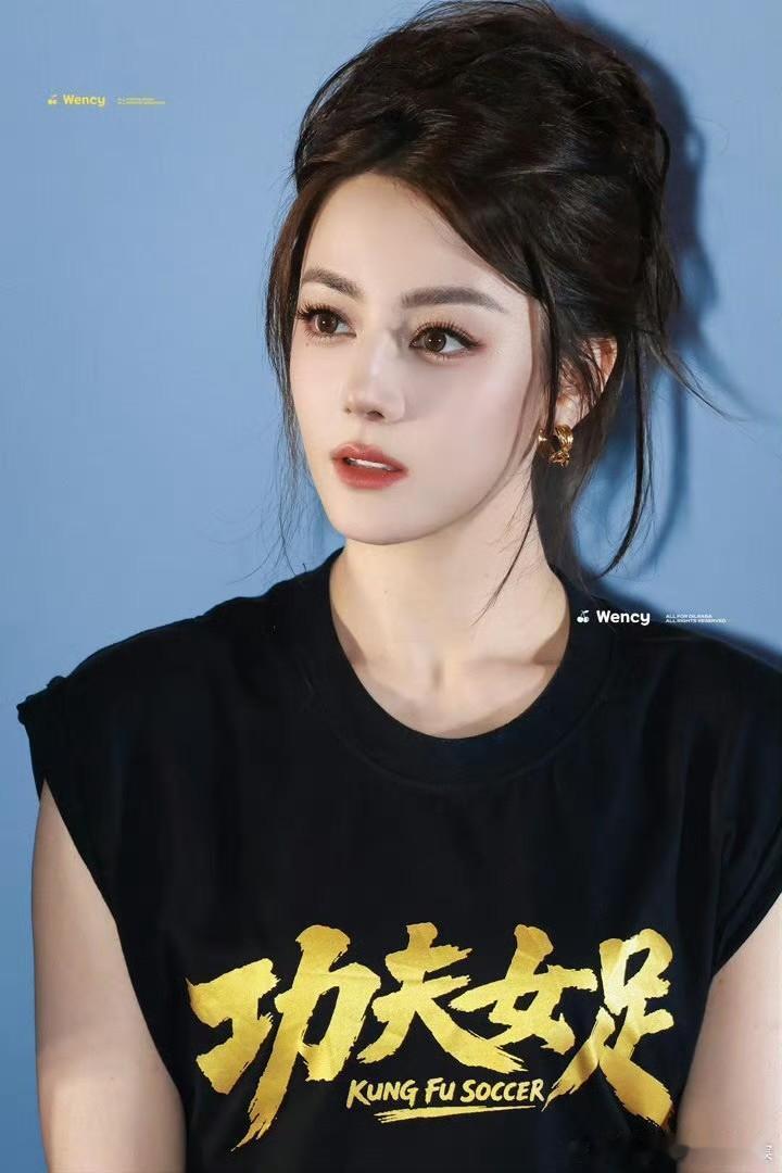 有句话不得不说迪丽热巴团队在这么宣传下去，很有可能要适得其反。她这次在女足的