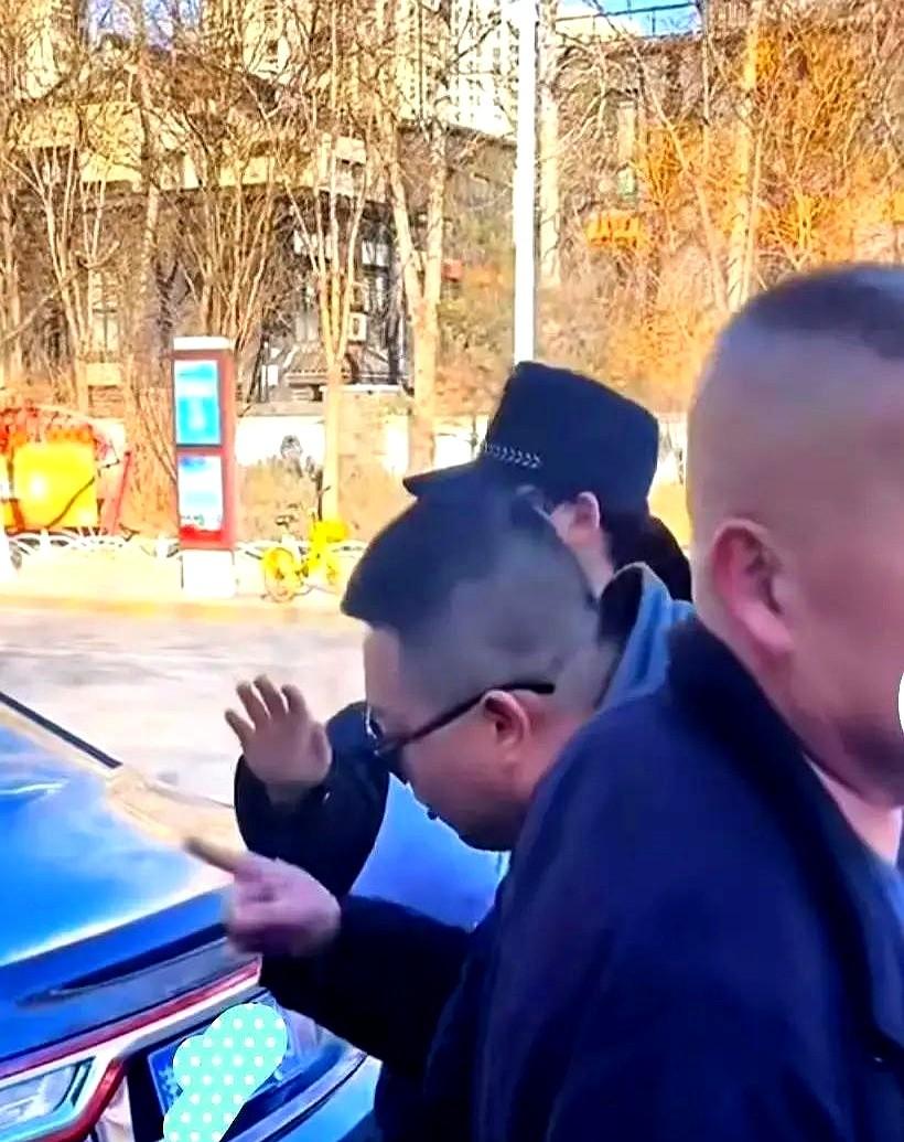 德云社这步棋，直接把热搜干爆了。12月14号的钢丝节，他们把坐拥千万粉丝的网