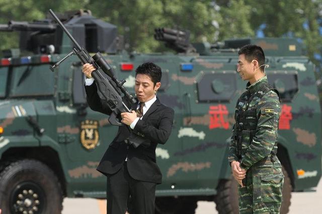 一次，撒贝宁问狙击手：“如果有狙击手要干掉我，那我是跑直线还是S线？”没想到，狙