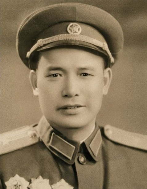 1946年，一百多解放军为投诚的一千多土匪，举行欢迎仪式，却突然接到情报：“土匪