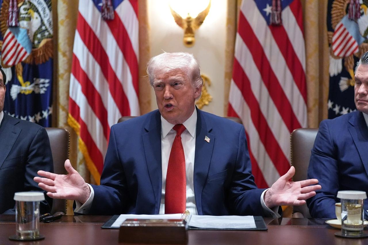 特朗普周六上午在白宫战情室召开紧急会议，讨论霍尔木兹海峡危机和如何才能让伊朗屈服