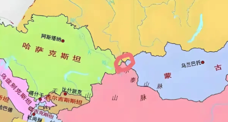 当初在蒙古国和哈萨克斯坦之间留一个与中俄共有的边境线，还是非常明智的，一下子隔断