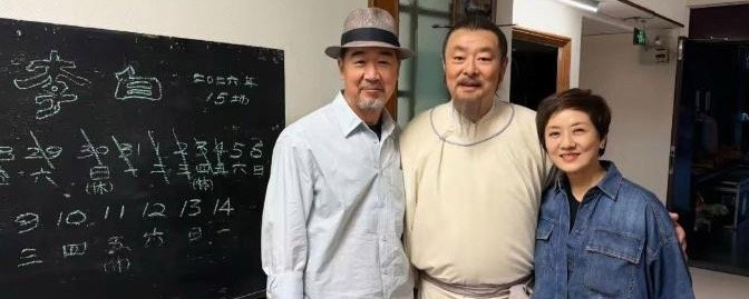 71岁张国立，罕见深夜激动发文，附上与老友合照，怪不得都是演员啊，这演技看不出情谊真假​