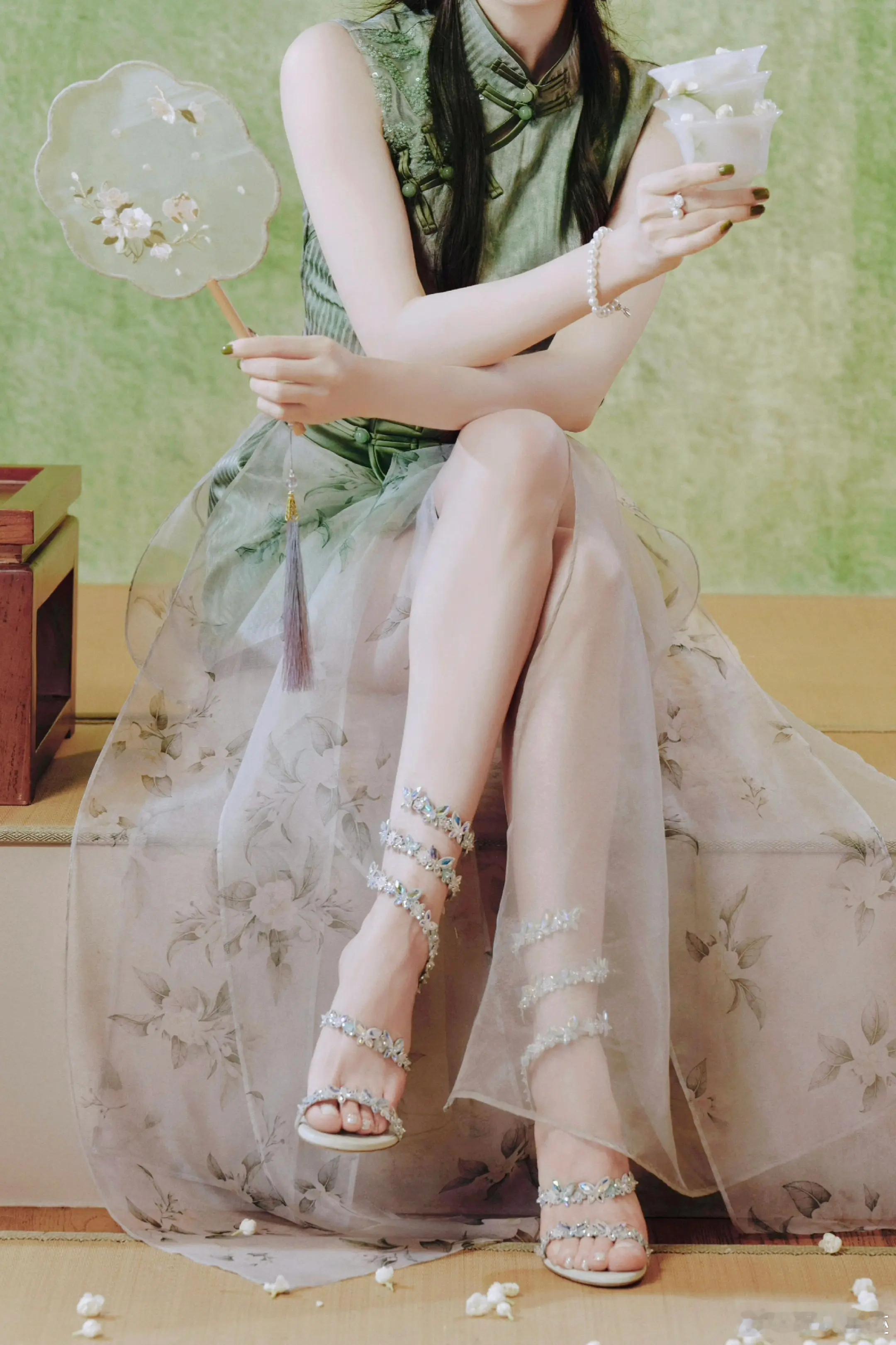 迪丽热巴青衫纸伞，东方美人look.迪丽热巴美神降临​​​