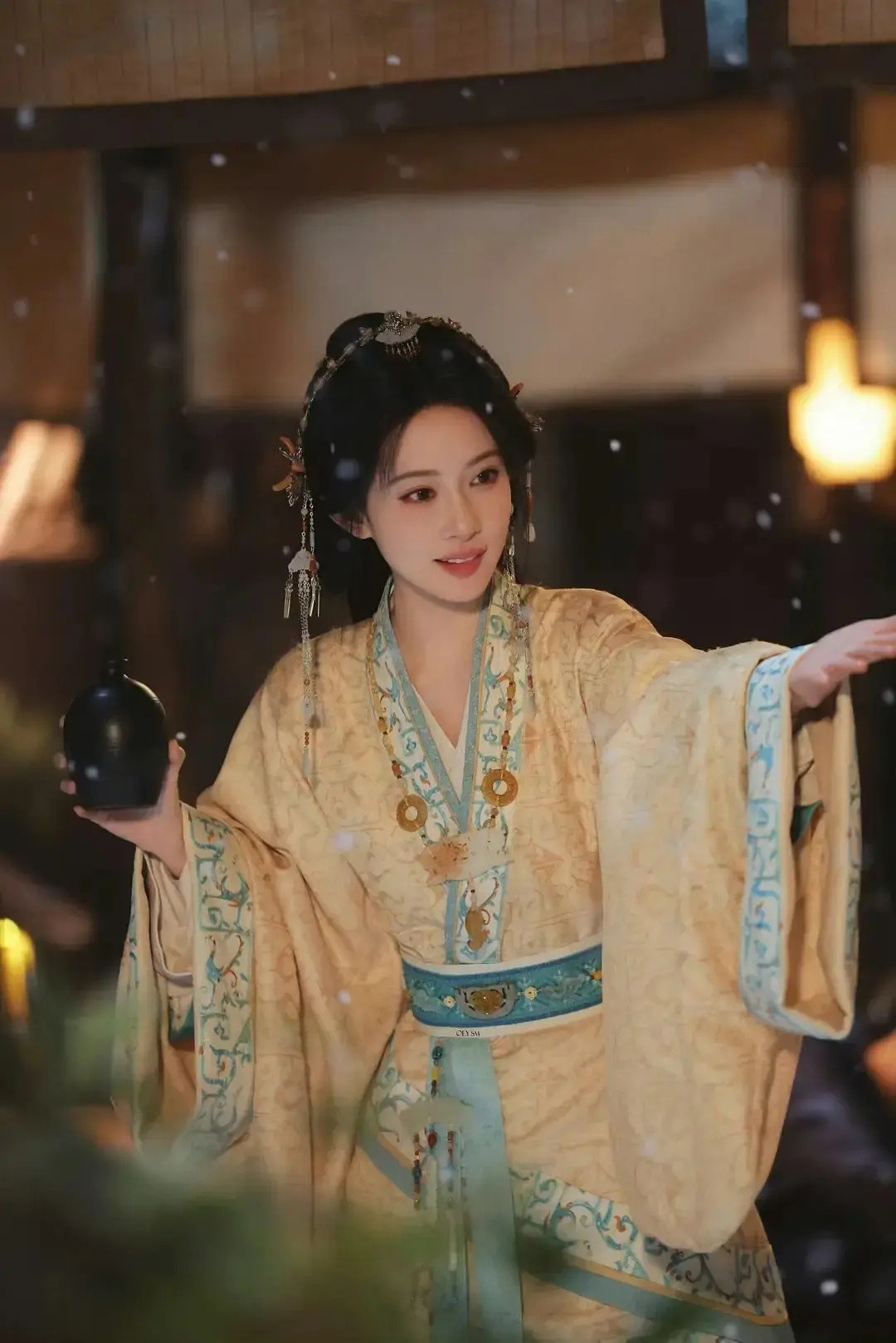 孟姐长点肉之后，整个人的气质都变柔和了特别好看。