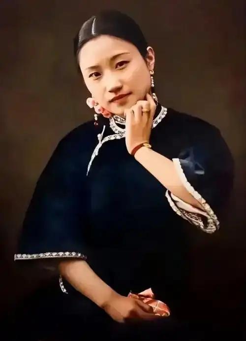 复旦大学陈果说：“女人出轨的本质，不是爱，也不是性，而是用最低的成本，兑换一场‘