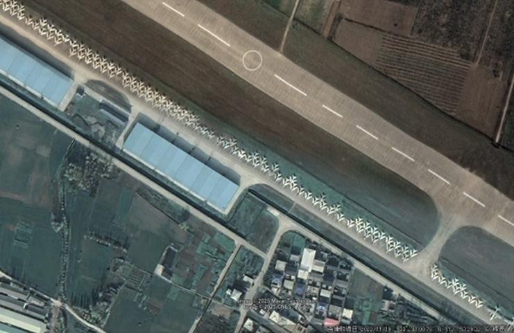 大量歼-6战斗机被改造成无人机。这种战斗机改造的无人机载弹能力要大很多，单次带2