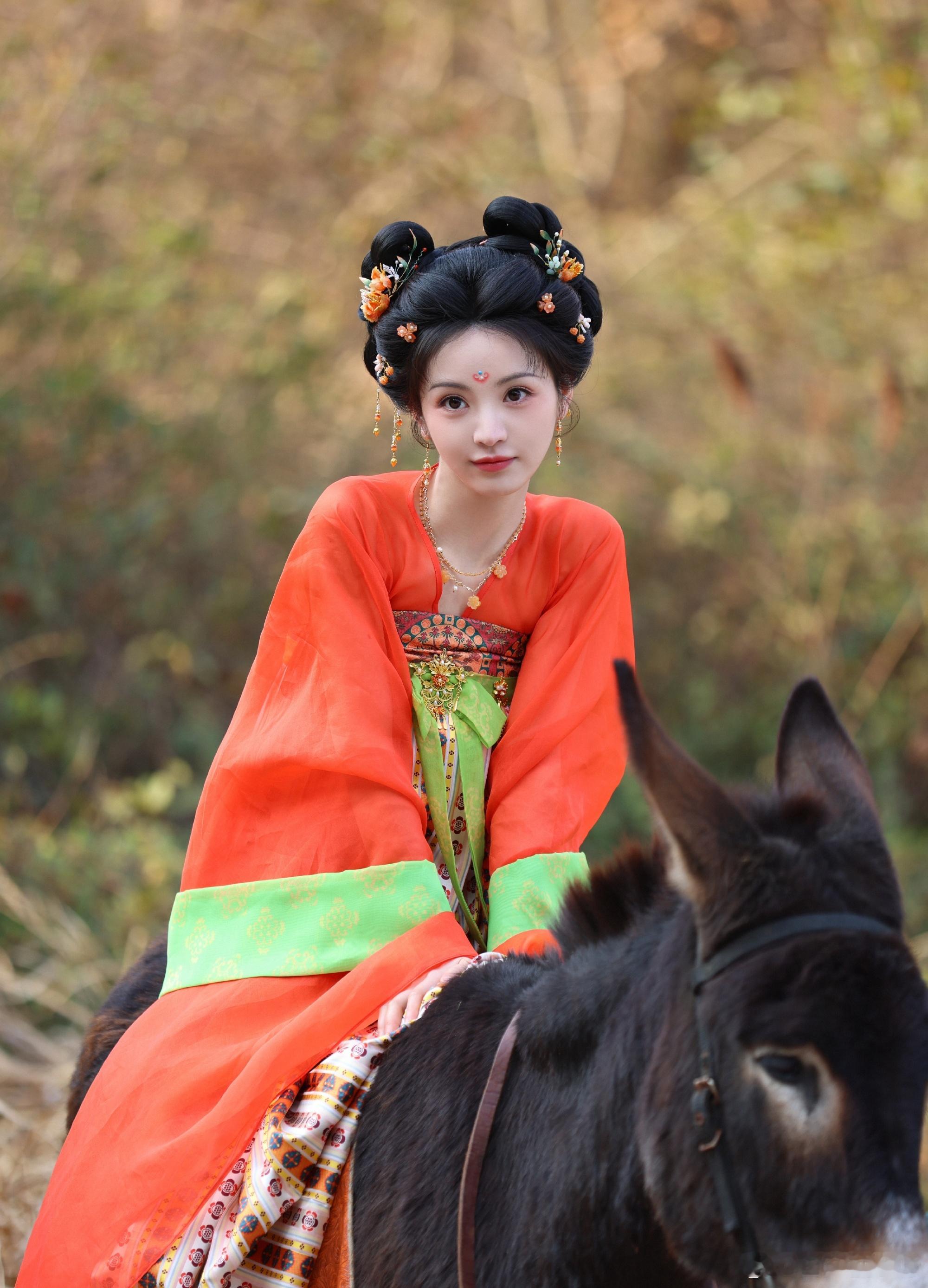 #田曦薇无刘海半扎发造型#特意翻了田曦薇好多以前的造型，真心有感。齐刘海的她确实很甜，软乎乎的少女感