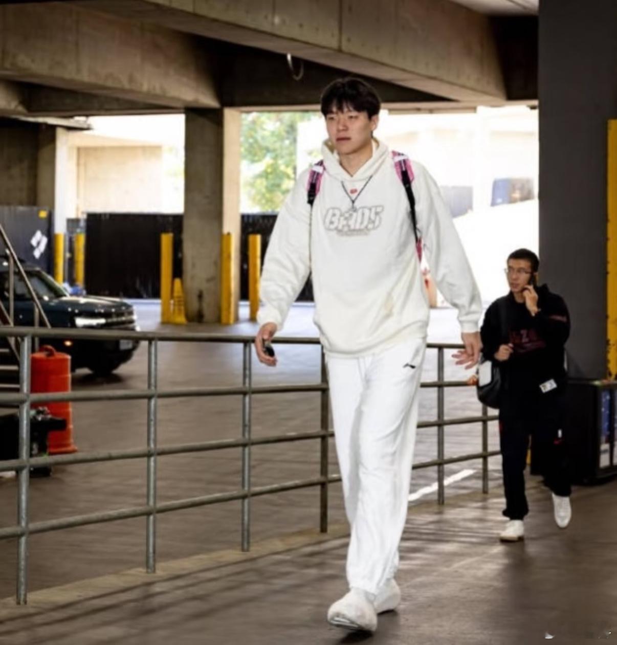 杨瀚森二战勇士，改变自己在场上态势有三大要点：🏀能不能在前两次三分出手就完成