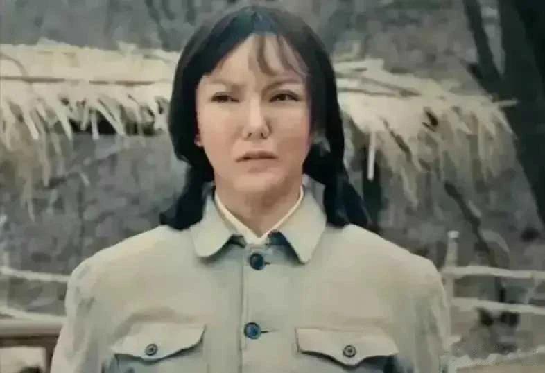 这些不能怪化妆师傅即使用尽了自己的化妆技术也改变不了角色的素颜